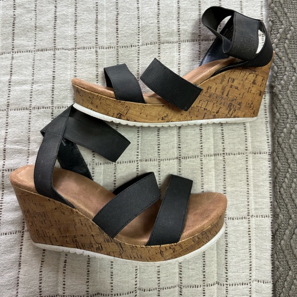 Shoes - Size 11 women’s sandal wedge